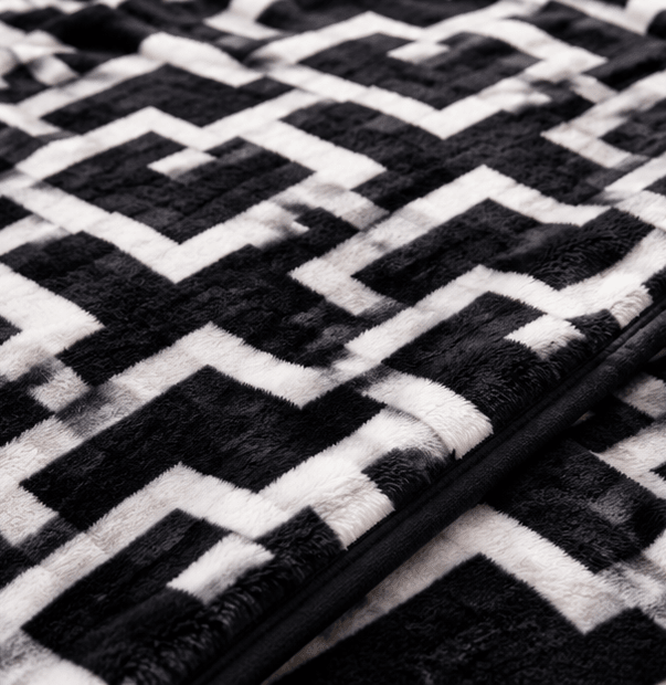 Cloudy AC Fleece Blanket Black - Zarle